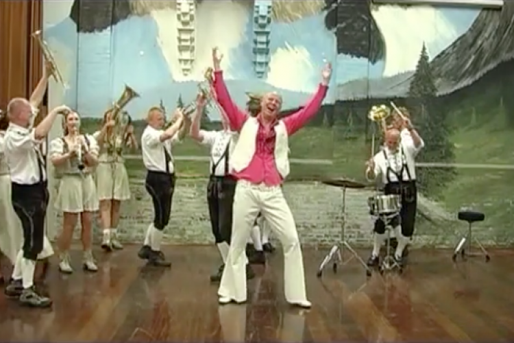 10 jaar geleden alweer! Wolfgang Schwalbe tijdens de Kermis Hit Parade 2009 10 jaar geleden alweer! Wolfgang Schwalbe tijdens de Kermis Hit Parade 2009